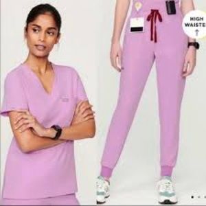 Figs scrubs Gently worn, Dusk Lavender color size medium